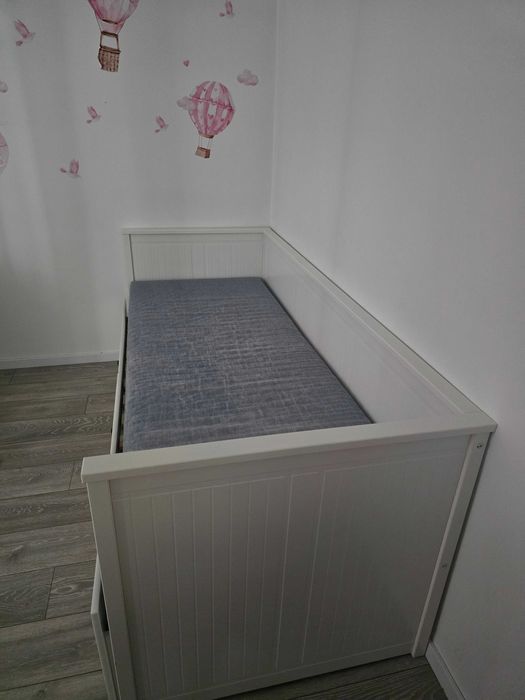 Pat divan Mobexpert 80x200 cm, alb, 3 sertare, stare excelentă – 1.000 lei