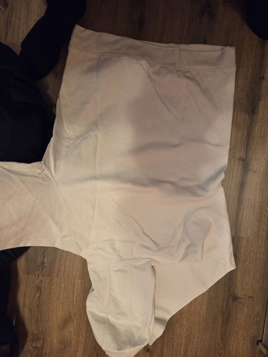 Бежов комплект анцунг и сучърт/hoodie  размер L неизсползвани