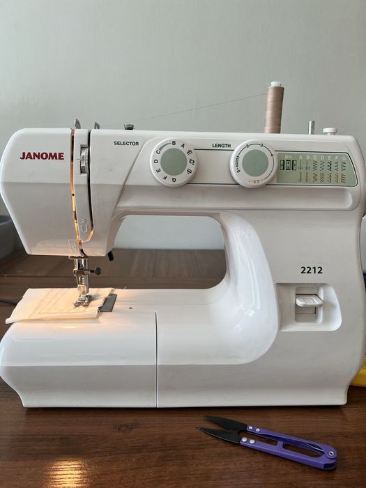 Швейная машина Janome 2212
