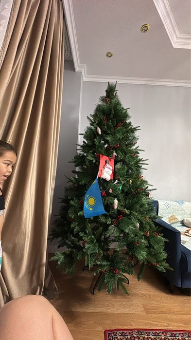 Ёлка 2,10 м новая — эффектная и плотная