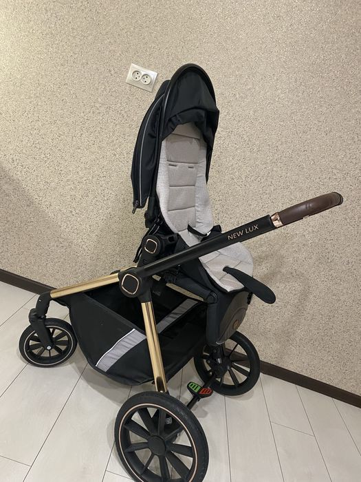 Продам коляску новую