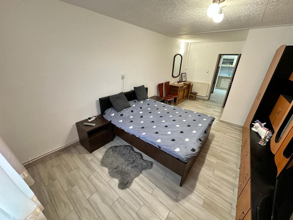 Vănd schimb garsonieră !!