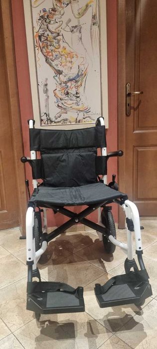 Олекотена транспортна инвалидна количка Vermeiren Bobby EVO