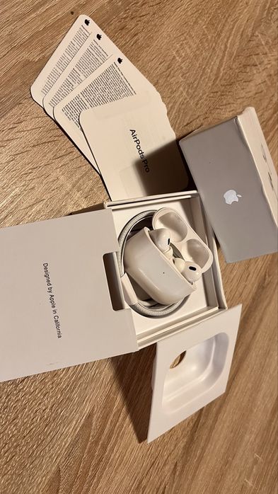 APPLE AirPods Pods 2nd generation / MagSafe Wireless charging!