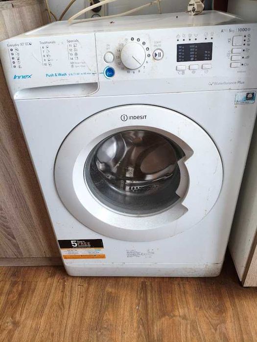 Пералня indesit bwsa 51052w за части