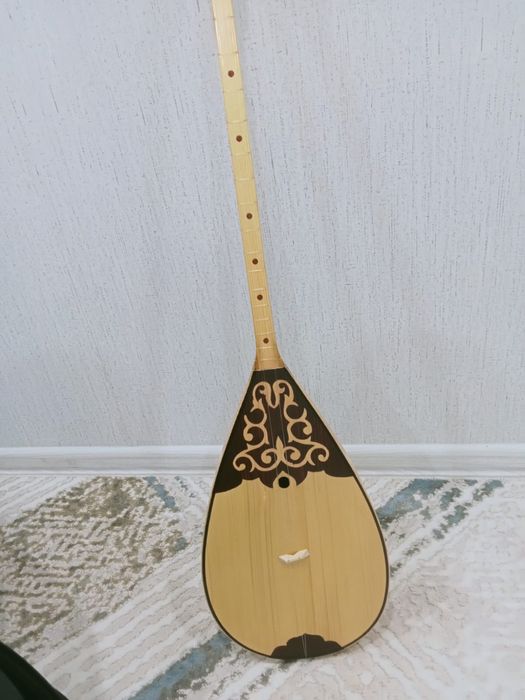 Продается Домбыра 15000 тенге