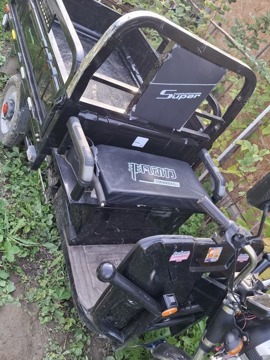 Vând triciclu electric