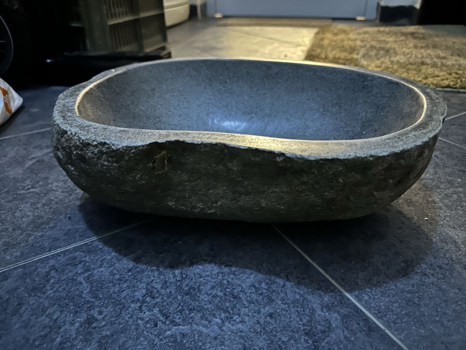 Каменна мивка от речен камък