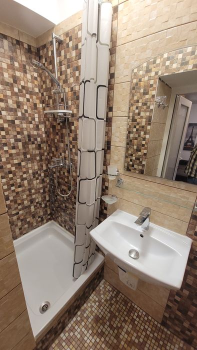 Garsoniera cu curte in centru 19mp renovata, utilitati incluse in pret