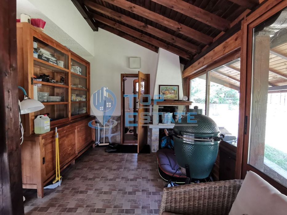 Новопостроена обзаведена къща с три спални и локално парно в село Сла