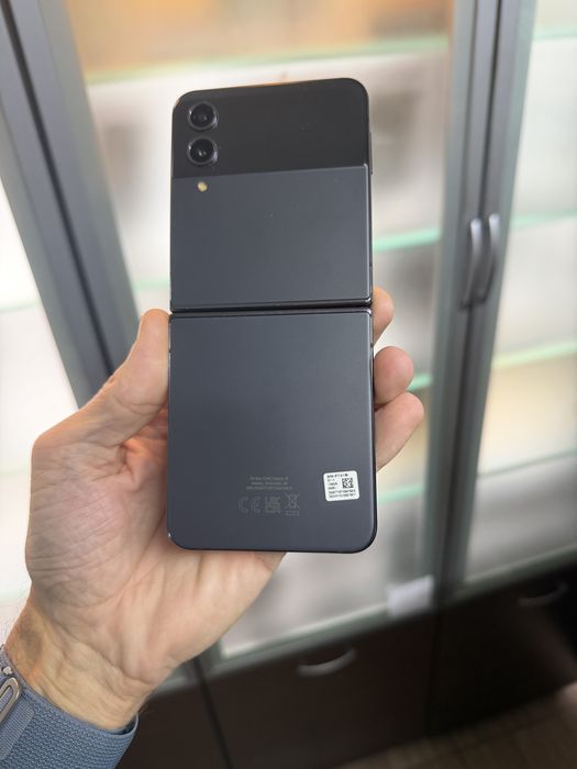 Vand Samsung Z Flip 4 black
