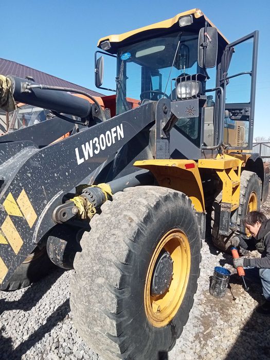 Продам погрузчик LW300FN