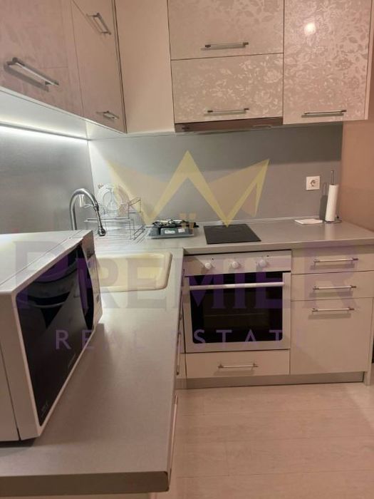 Продава се Двустаен апартамент в Бургас, Изгрев - 50 кв.м за 2000 €/кв.м - Снимка #1