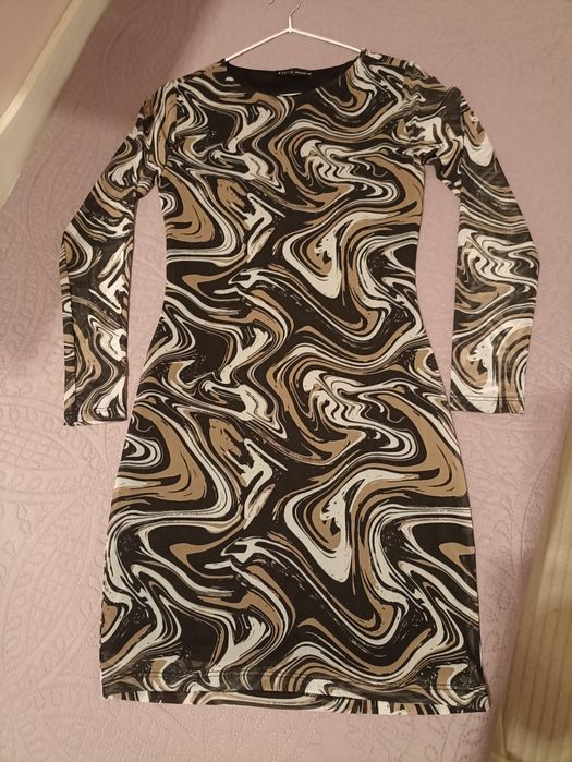 Нова рокля Mohito в модерен мраморен принт