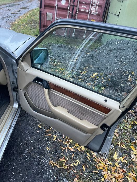 Mercedes Benz 124 E220