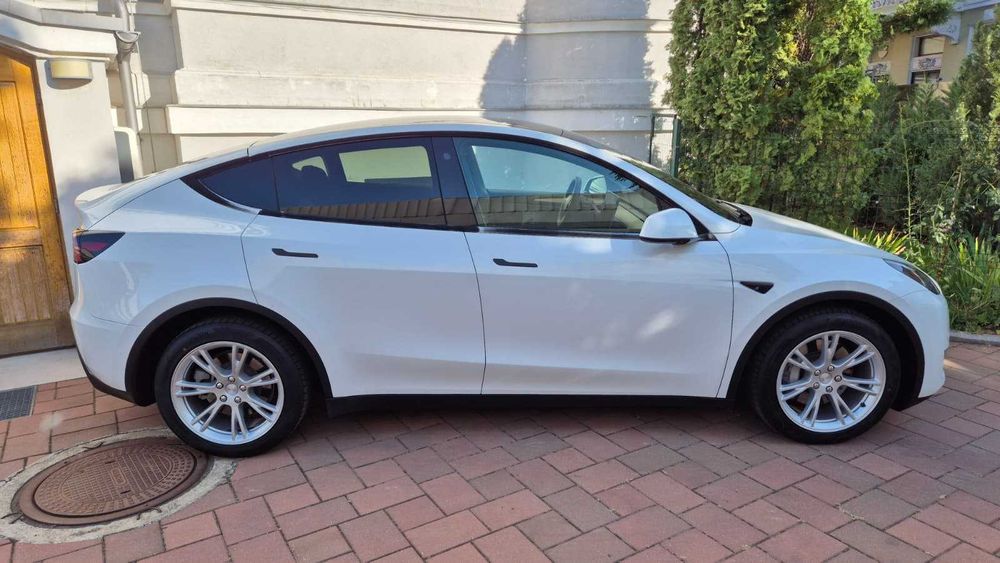 Tesla Model Y Dual Motor Long Range