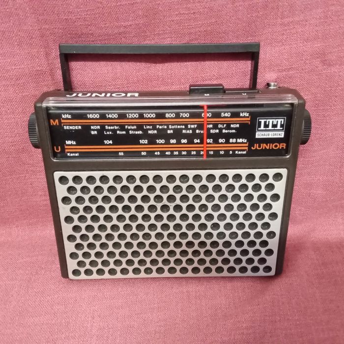 Aparat de radio nou.