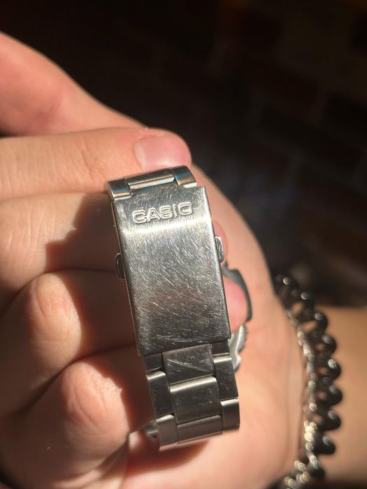 Продаю часы Casio с альтиметром и барометром