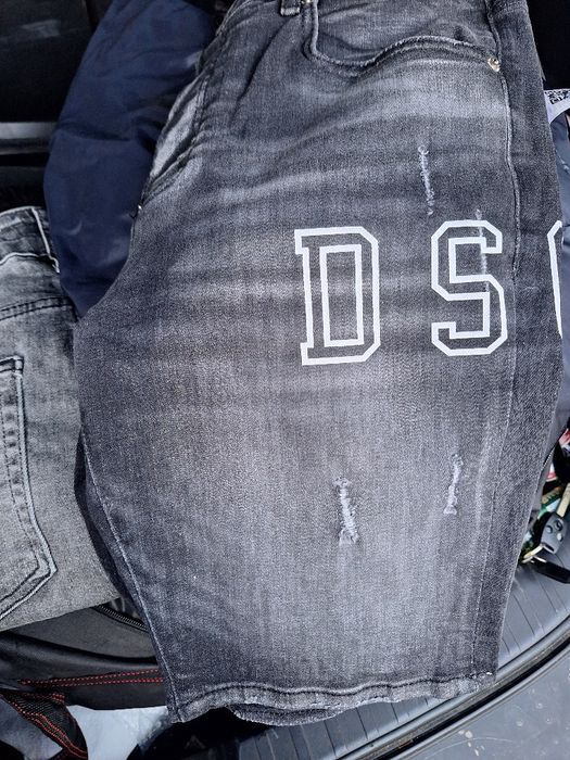 Pantaloni scurti de firma no marimi diferitei