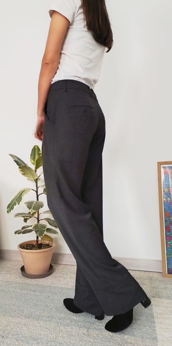 Pantaloni cu pense Zara