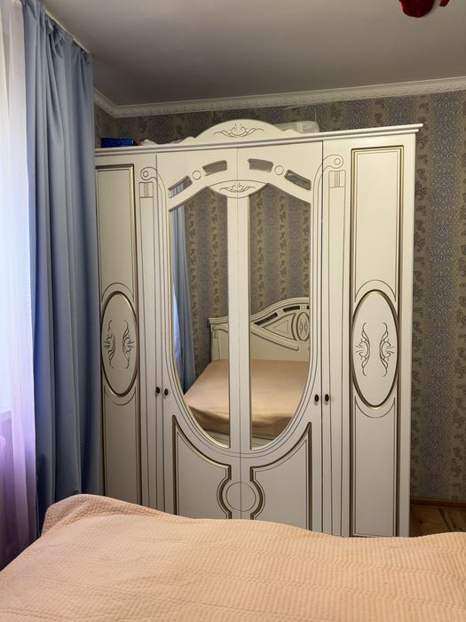 Продам спальный гарнитур