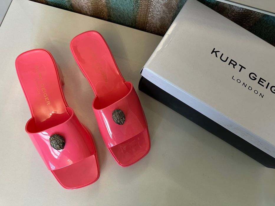 Чехли Kurt Geiger