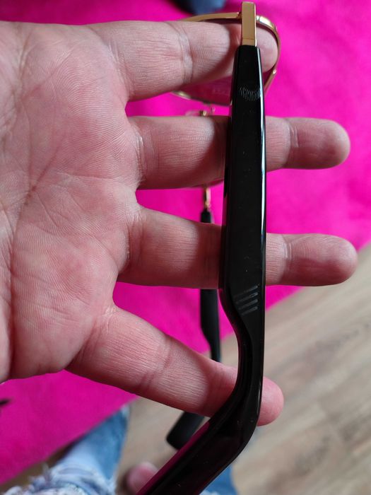 Ochelari prin bluetooth.