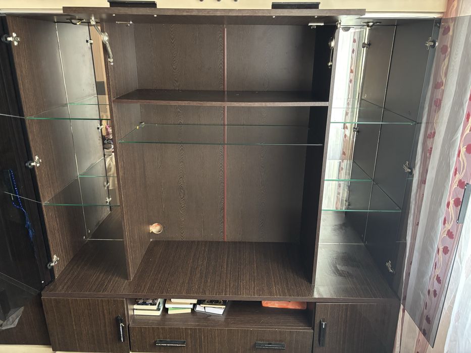 Шкаф с барной дверцей