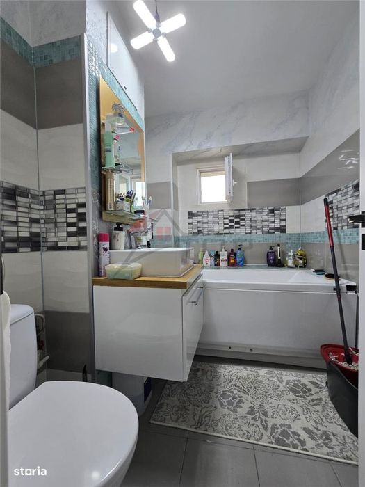 Etaj 2 - Lunca Cetatuii 4 camere decomandat cu 2 bai, bloc din ''97