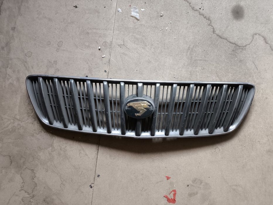 Решетка капота Toyota Harrier