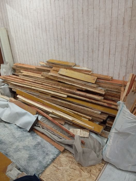 Хозяйственный инвентарь,дрова