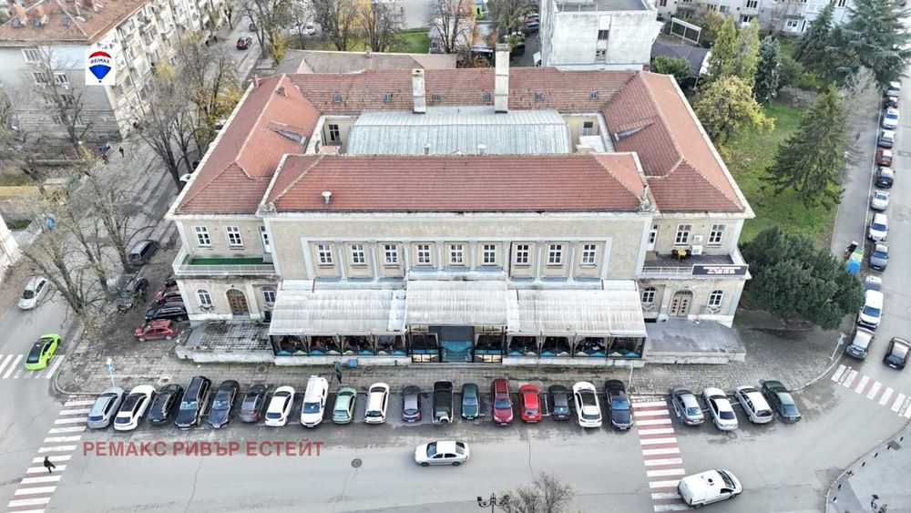 Дава се под наем Офис в Русе, Център - 4000 кв.м за 27929.13 € - Снимка #1