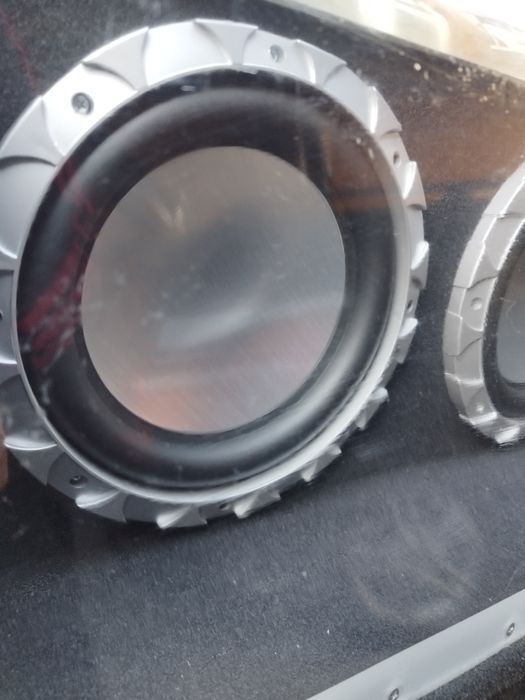 Бас каса за автомобил