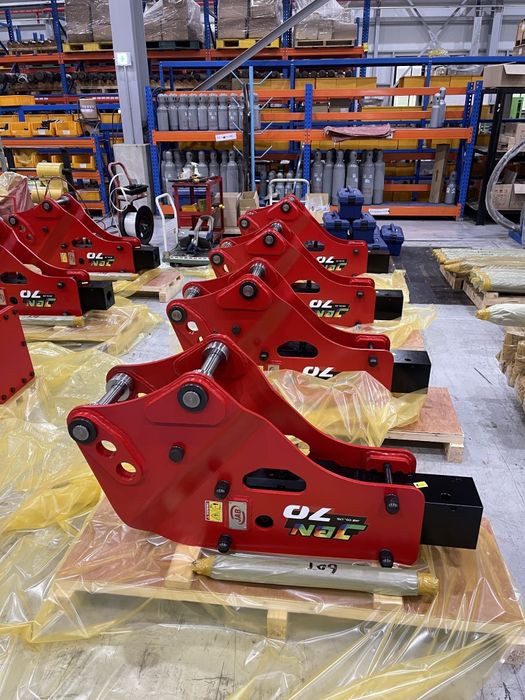 Ciocan hidraulic JAB 70 pentru buldoexcavator