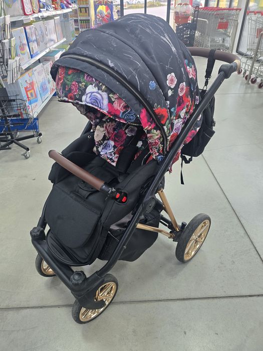 Количка + нов кош, чанта и покривало