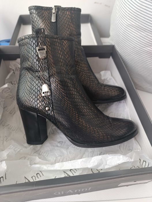 Дамски боти на Gi Anni