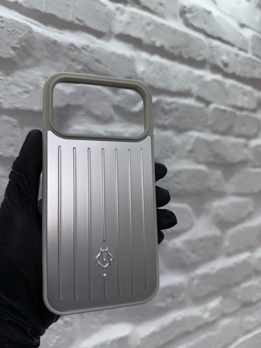 Rimowa Silver Case for iPhone 17 Pro / Max