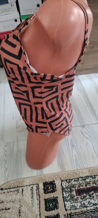 Vând Costum baie