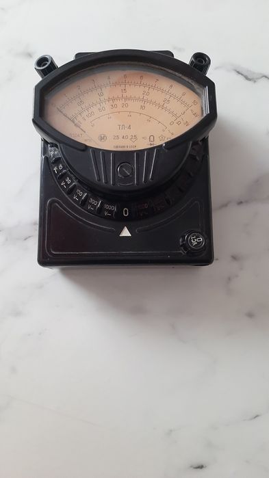 Прибор измерительный, ампервольтомметр.