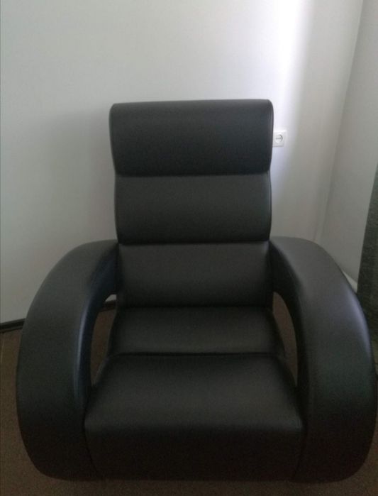 Продам кожаные кресла