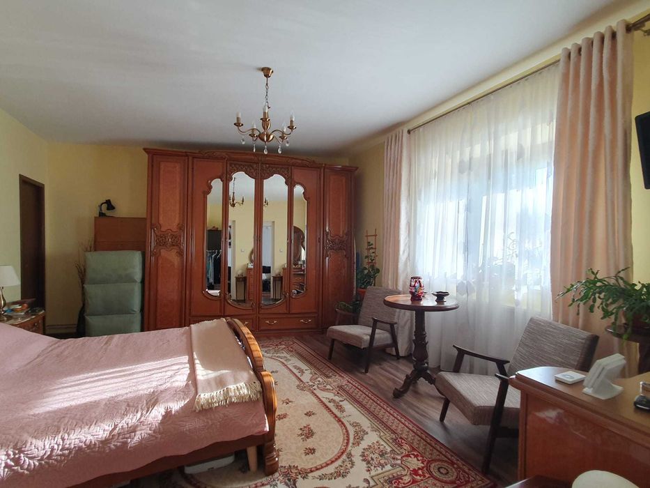Vand apartament la casă cu curte – zonă centrală aproape de Malul Mureșului