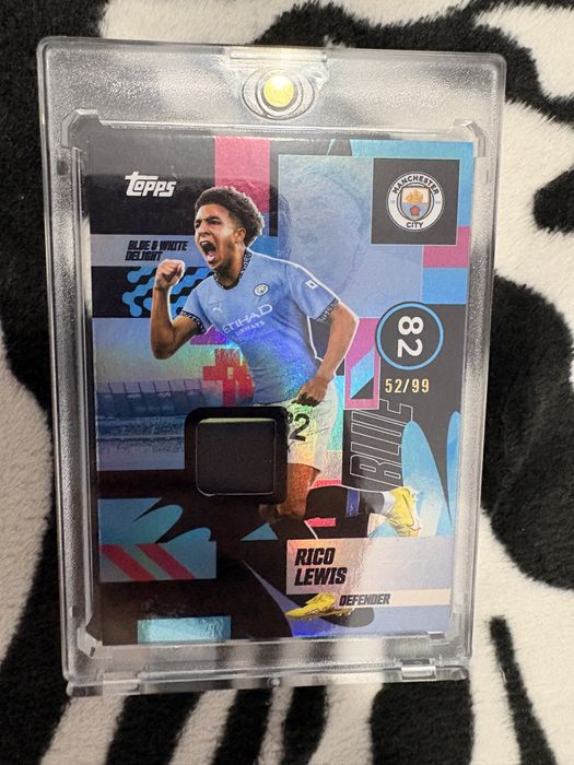 Vând card original Topps Manchester City