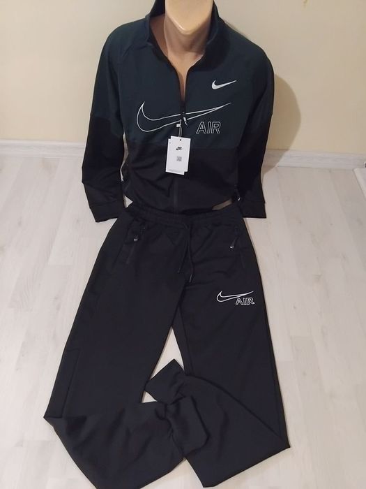 Oferta!  Trening barbati Nike.