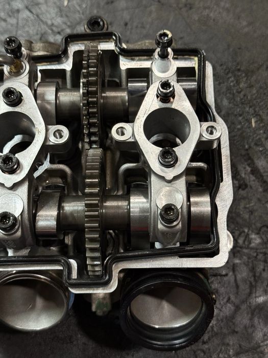 Aprilia RSV4 OEM Глава Преден Цилиндър