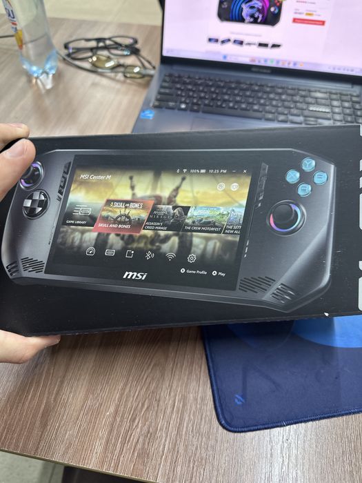 Игравая приставка MSI CLAW A1M-228KZ