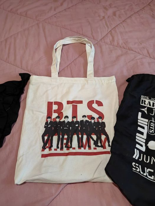 Чанта, мешка и бандана на BTS