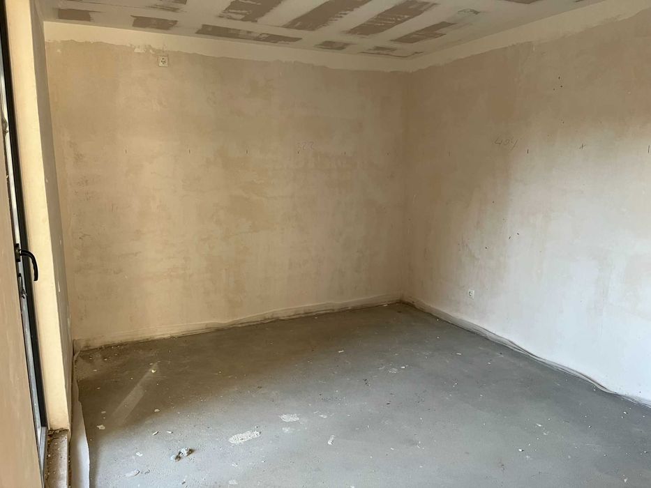 Продава се тристаен апартамент – ново строителство, кв. „Васил Левски“