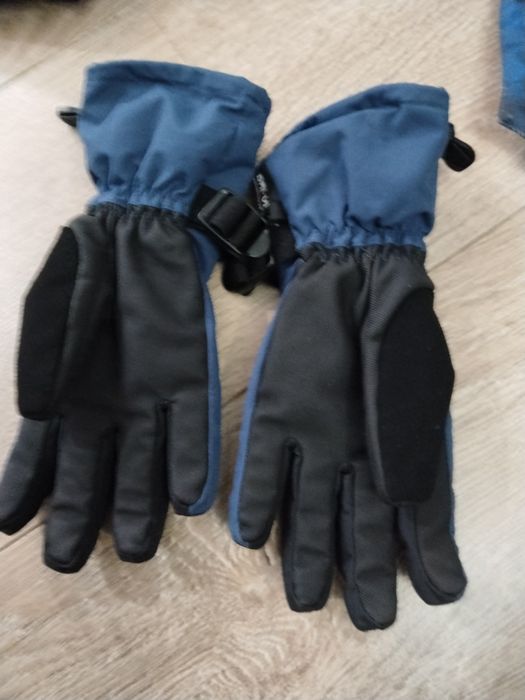 Продаю рюкзаки и перчатки