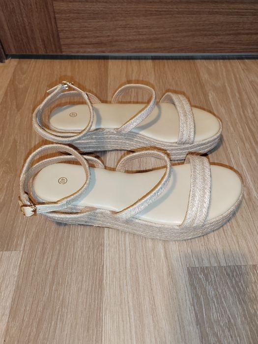 Sandale noi bej pentru marimea 38~39