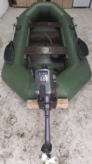 Продам лодку с мотором